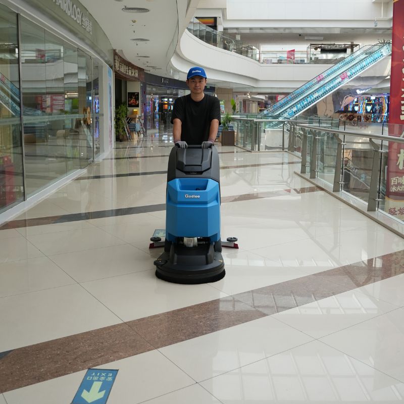 cmra 1002@5 (1) Gadlee gt50+ battery driven auto scrubber
