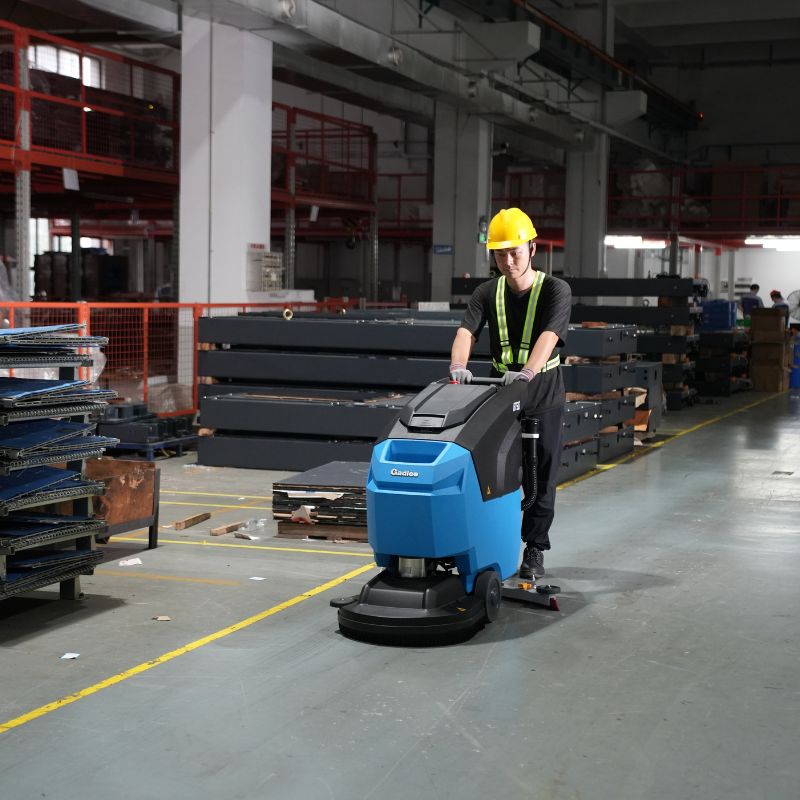 cmra 1002@8 (1) Gadlee gt50+ battery driven auto scrubber